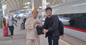 Suasana Nasionalisme Warnai Stasiun Whoosh, KCIC Ajak Penumpang Rayakan Sumpah Pemuda Suasana Nasionalisme Warnai Stasiun Whoosh, KCIC Ajak Penumpang Rayakan Sumpah Pemuda