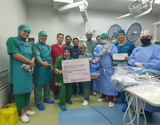 Lima Pasien Pertama Sukses Dirawat dengan Teknologi LithiX, Harapan Baru untuk Jantung Sehat Dokter di Jakarta Heart Center melakukan salah satu prosedur litotripsi intravaskular LithiX pertama di Indonesia, menandai tonggak sejarah baru dalam perawatan jantung di seluruh Indonesia, dengan lima kasus debut yang sukses dilakukan di Jakarta Heart Center, Heartology, RS Medistra, dan RS Braveheart Brawijaya.