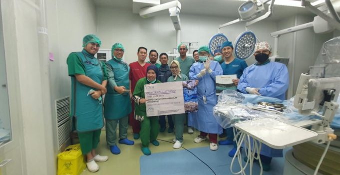 Dokter di Jakarta Heart Center melakukan salah satu prosedur litotripsi intravaskular LithiX pertama di Indonesia, menandai tonggak sejarah baru dalam perawatan jantung di seluruh Indonesia, dengan lima kasus debut yang sukses dilakukan di Jakarta Heart Center, Heartology, RS Medistra, dan RS Braveheart Brawijaya.