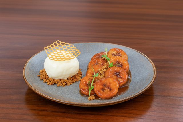 banana butterscotch biscoff crumb dessert Archipelago Hotels - sumber foto Quest San Denpasar banana butterscotch biscoff crumb dessert Archipelago Hotels - sumber foto Quest San Denpasar