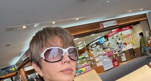 GACKT Angkat Suara soal AI di Dunia Musik: ‘Bahkan Vokal Pun Bisa Digantikan Mesin’” GACKT AI di industri musik - sumber foto Instagram moon__ray