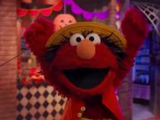 Ketika Elmo Jadi Luffy! Kolaborasi Imut dan Legendaris dari Netflix yang Bikin Netizen Heboh! Elmo cosplay jadi Luffy One Piece - sumber foto NETFLIX