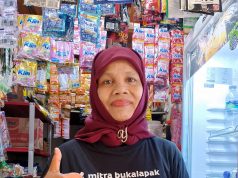 Kisah Inspiratif Yuli Rahmawati: Dari Warung Kecil hingga Mampu Menguliahkan Anak