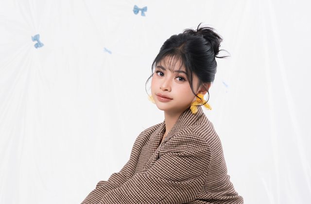 Shakirra Vier rilis Tatap Mata - sumber foto Evoto Shakirra Vier rilis Tatap Mata - sumber foto Evoto