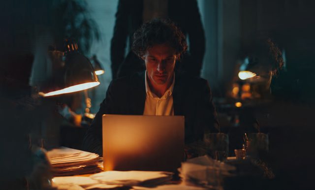 ilustrasi jam kerja tertinggi di dunia 2025 - sumber foto Meta.ai