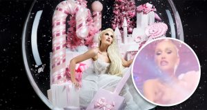 Gwen Stefani Hadirkan Keajaiban Natal Lewat “Shake The Snow Globe” – Sebuah Dunia Penuh Kilau dan Keceriaan Gwen Stefani Shake The Snow Globe lagu natal terbaru - sumber foto Istimewa