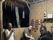 Snoop Dogg Unggah Foto “Indonesia Vibe”, Warung Kopi Lokal Jadi Sorotan Dunia Snoop Dogg Unggah Foto "Indonesia Vibe" - sumber foto Facebook SnoopDog