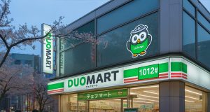 Duolingo Buka Konbini Pop-Up Pertama di Jepang, Urbie’s! Belajar Bahasa Jadi Sekeren Masuk Mini Market Shibuya Duolingo Buka Konbini Pop-Up Pertama di Jepang - sumber foto Chatgpt