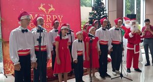 Swiss-Belinn Manyar Surabaya Hadirkan “Celebrate Christmas Harmony”: Malam Natal Penuh Kehangatan dan Cinta Kasih Swiss-Belinn Manyar Surabaya Hadirkan “Celebrate Christmas Harmony” - sumber foto Swiss-Belhotel