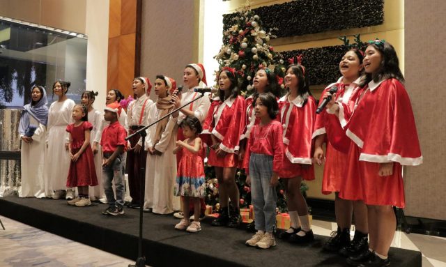 Oakwood Premier Cozmo Jakarta Rayakan Natal Penuh Cinta Bersama Anak-Anak SOS Children’s Villages - sumber foto Oakwood Oakwood Premier Cozmo Jakarta Rayakan Natal Penuh Cinta Bersama Anak-Anak SOS Children’s Villages - sumber foto Oakwood