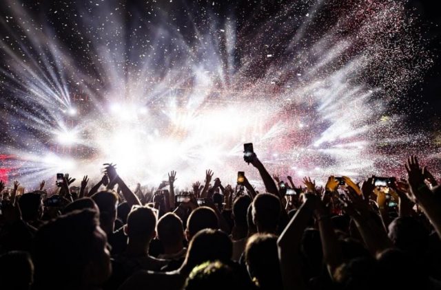 7 Konser & Festival Tahun Baru 2026 Paling Seru, Siap Temani Countdown Kamu, Urbie’s! 7 Konser & Festival Tahun Baru 2026 Paling Seru, Siap Temani Countdown Kamu, Urbie’s!