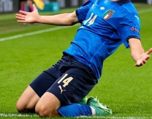 Premier League Larang Selebrasi Knee Slide, Urbie’s! Mulai 1 Januari Pemain Langsung Diganjal Kartu Kuning Mulai 1 Januari, knee slide resmi menjadi selebrasi terlarang di Premier League - sumber foto Instagram