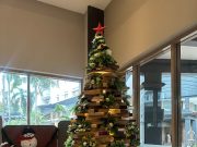 Pohon Natal Berkelanjutan dan Seni Daur Ulang, Tren Perayaan Akhir Tahun 2025 seni daur ulang pohon natal dari Somerset Grand Citra Jakarta - sumber foto Somerset Grand Citra Jakarta