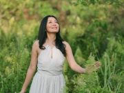 Kembalinya Dee Lestari ke Musik: “(Jangan) Jatuh Cinta” Jadi Pembuka Album Baru Kembalinya Dee Lestari ke Musik: "(Jangan) Jatuh Cinta" Jadi Pembuka Album Baru