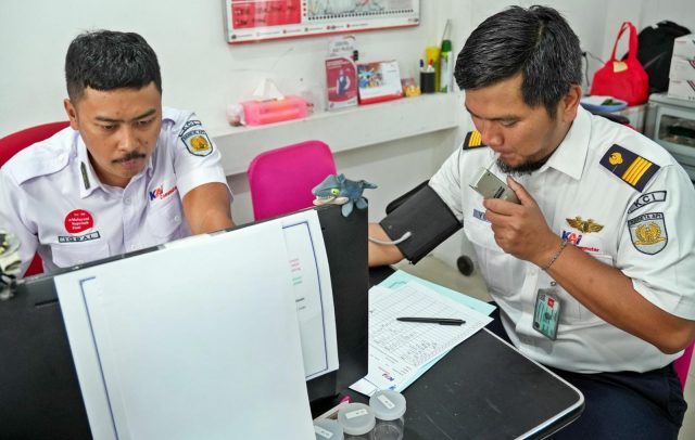 Jamin Keselamatan Nataru, KAI Commuter Gandeng BNN Gelar Tes Urine Acak Pegawai Operasional
