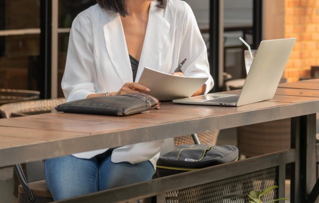 ilustrasi Gig Economy Jadi Mesin Baru Pertumbuhan, Pemerintah Dorong Kerja Fleksibel di Era Work From Anywhere - sumber foto Freepik