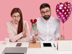 Stop! Jangan Naksir Teman Meja Sebelah: Ini Alasan Kenapa ‘Cinlok’ Bisa Jadi Bencana Karir Paling Ngeri Ilustrasi Stop! Jangan Naksir Teman Meja Sebelah: Ini Alasan Kenapa 'Cinlok' Bisa Jadi Bencana Karir Paling Ngeri, Foto: Freepik