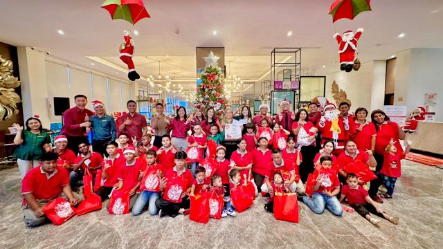 Ciptakan Momen Natal Indah: Swiss-Belinn Airport Surabaya Berbagi Kebahagiaan dengan Anak Yatim Dorkas Ciptakan Momen Natal Indah: Swiss-Belinn Airport Surabaya Berbagi Kebahagiaan dengan Anak Yatim Dorkas