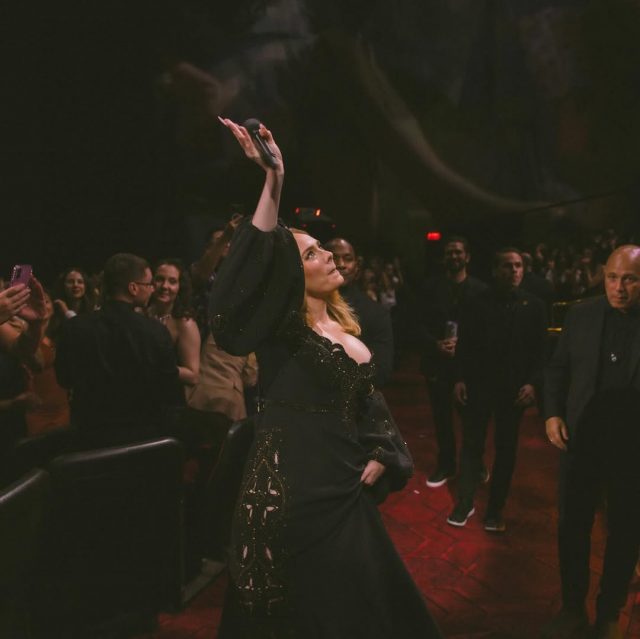 Adele - sumber foto Instagram Adele Adele - sumber foto Instagram Adele