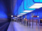 Cahaya Lampu LED Biru di Stasiun Tokyo Selamatkan Banyak Nyawa! cahaya LED biru di stasiun Tokyo menyelamatkan nyawa - sumber foto Instagram