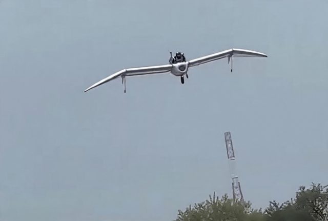 Mehve Versi Dunia Nyata Terbang Lewat M-02J - sumber foto Youtube Kazuhiko Hachiya Mehve Versi Dunia Nyata Terbang Lewat M-02J - sumber foto Youtube Kazuhiko Hachiya