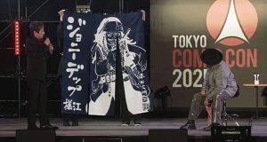 Johnny Depp Kejutan di Tokyo Comic Con 2025, Dapat Hadiah “Jack Sparrow versi One Piece” dari Eiichiro Oda! Johnny Depp mendapat Kejutan di Tokyo Comic Con 2025, Dapat Hadiah “Jack Sparrow versi One Piece” dari Eiichiro Oda - sumber foto Comiccon