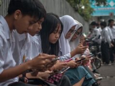 DKI Jakarta Batasi Penggunaan Gawai di Sekolah, Disdik Tegaskan Ini Bukan Larangan Total Ilustrasi DKI Jakarta Batasi Penggunaan Gawai di Sekolah - sumber foto Meta Ai