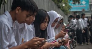 DKI Jakarta Batasi Penggunaan Gawai di Sekolah, Disdik Tegaskan Ini Bukan Larangan Total Ilustrasi DKI Jakarta Batasi Penggunaan Gawai di Sekolah - sumber foto Meta Ai