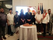 Siapa Dapat La Fève Jadi Raja! Klub Galette des Rois di Resmikan Y.M. Fabien Penone, Perkenalkan Tradisi Awal Tahun Perancis Perersmian Klub Galette des Rois oleh Duta Besar Prancis untuk Indonesia, Timor-Leste, dan ASEAN, Y.M. Fabien Penone, beserta Menteri Pariwisata Widiyanti Putri Wardhana, William Wongso dan tamu undangan - sumber foto Adi/Urbanvibes