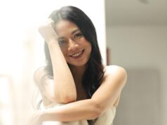 Empat Belas Tahun Berselang, Dee Lestari Akhirnya Menyanyikan Perahu Kertas Versinya Sendiri Empat Belas Tahun Berselang, Dee Lestari Akhirnya Menyanyikan Perahu Kertas Versinya Sendiri