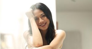 Empat Belas Tahun Berselang, Dee Lestari Akhirnya Menyanyikan Perahu Kertas Versinya Sendiri