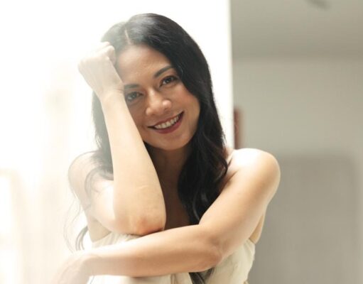 Empat Belas Tahun Berselang, Dee Lestari Akhirnya Menyanyikan Perahu Kertas Versinya Sendiri Empat Belas Tahun Berselang, Dee Lestari Akhirnya Menyanyikan Perahu Kertas Versinya Sendiri