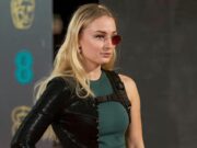 Sophie Turner Jadi Lara Croft di Serial Tomb Raider, Tampil Klasik hingga Ungkap Kondisi Kesehatan Saat Latihan Intens Sophie Turner Jadi Lara Croft - sumber foto Istimewa