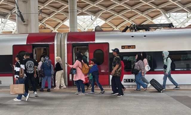 Jadwal KA Cepat Whoosh Disesuaikan karena Pemindahan Kabel SUTT, Ini Rinciannya