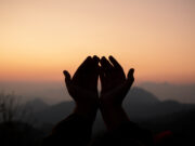 Bacaan Niat Sahur Puasa Ramadan: Lafal, Arti, dan Penjelasan Lengkapnya ilustrasi Niat Sahur Puasa Ramadan - sumber foto Freepik