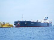 Menjaga Energi Negeri, Strategi Pertamina di Balik Pengiriman 1 Juta Barel Minyak dari Aljazair MT Spyros yang membawa 1 juta barel minyak mentah (crude) terkoneksi dengan Single Point Mooring (SPM) kilang Cilacap, dalam persiapan bongkar muat - sumber foto Pertamina