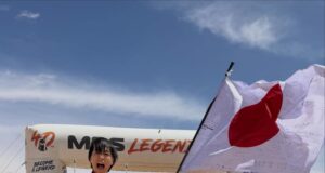 Masahiro Michinaka pelari dengan Jas di Marathon des Sables 2026 - sumber foto Instagram/michi_saharun