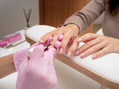 Dari Simbol Bangsawan hingga Self-Care Modern, Kenapa Manicure Tetap Jadi Tren Sampai Sekarang? ilustrasi Manicure - sumber foto Freepik