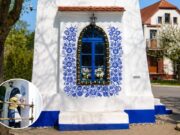 Seniman Lansia Ini Mengubah Desa di Ceko Jadi Karya Seni Hidup, Lukisan Birunya Kini Mendunia seni folk Republik Ceko Anežka Kašpárková - sumber foto Instagram/art_dailydose