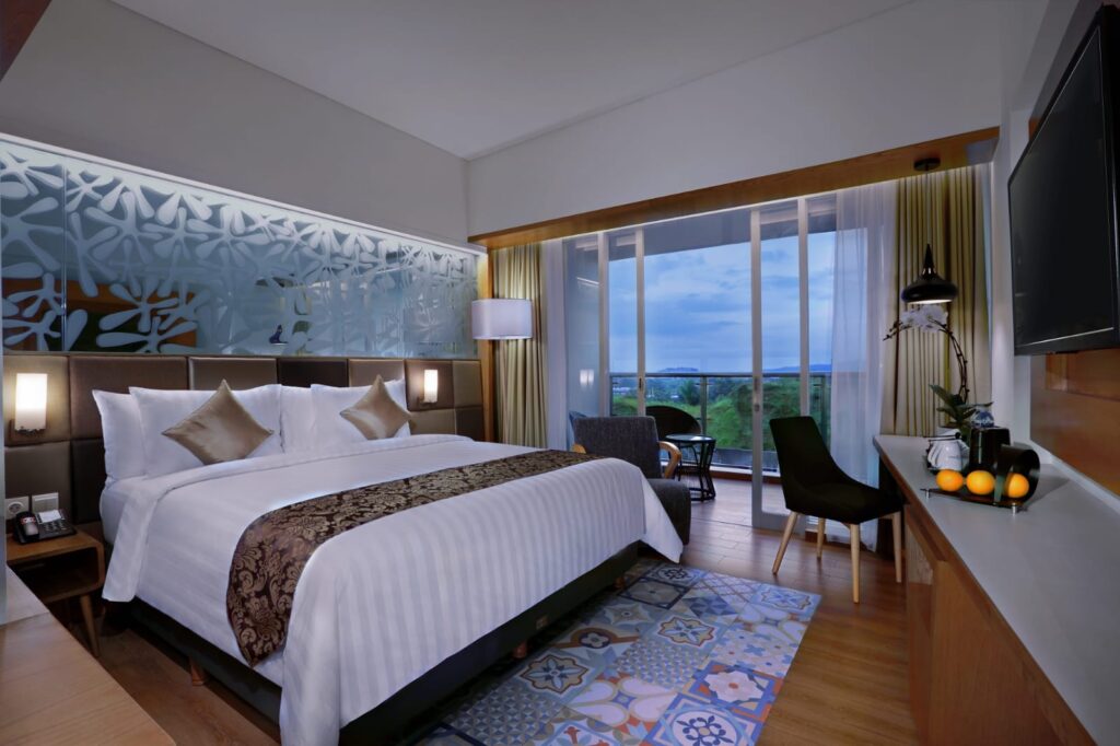 Kamar Deluxe The Alana Hotel & Conference Center - sumber foto Archipelago