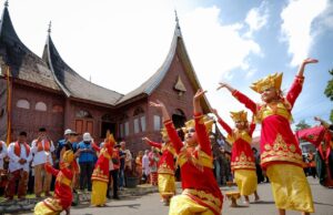 Menpar Widiyanti Serap Aspirasi dan Perkuat Kolaborasi Majukan Pariwisata Sumbar Menpar Widiyanti Serap Aspirasi dan Perkuat Kolaborasi Majukan Pariwisata Sumbar