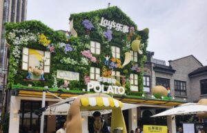 Lays Buka Restoran Kentang Pertama di Shanghai, Isinya Serba Kuning dan Menunya Bikin Netizen Penasaran! restoran Lays Shanghai - sumber foto Instagram/adwithbenefits