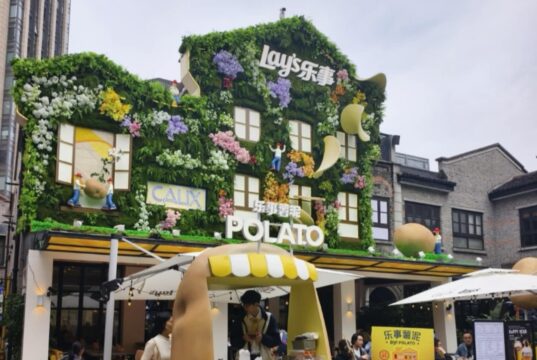Lays Buka Restoran Kentang Pertama di Shanghai, Isinya Serba Kuning dan Menunya Bikin Netizen Penasaran! restoran Lays Shanghai - sumber foto Instagram/adwithbenefits