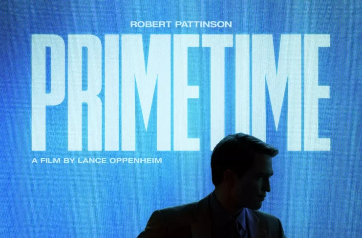 Robert Pattinson Jadi Chris Hansen di Film Thriller Primetime - sumber foto A24