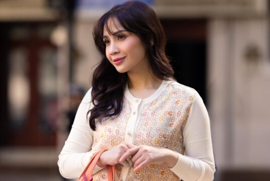 Kolaborasi Buttonscarves x Nagita Slavina Tawarkan Gaya Elegan dan Timeless untuk Perempuan Modern Kolaborasi Buttonscarves x Nagita Slavina Tawarkan Gaya Elegan dan Timeless untuk Perempuan Modern