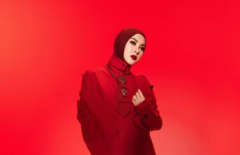 Syahrini Comeback! Setelah 7 Tahun Vakum, Ini Single Terbarunya Syahrini Comeback single baru - sumber foto instagram/princessyahrin