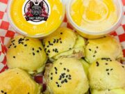 Baby Burgers Chuy Burger Viral di Media Sosial, Mini Cheeseburger Dicelup ke Saus Keju Baby Burgers Chuy Burger Viral - sumber foto Chuy Burger