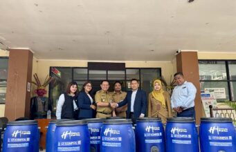 Bukan Sekadar CSR, 10 Drum Biopori Ini Punya Misi Penting untuk Warga Matraman Holiday Inn Express Jakarta Menteng Bagikan 10 Drum Biopori untuk Matraman - sumber foto istimewa