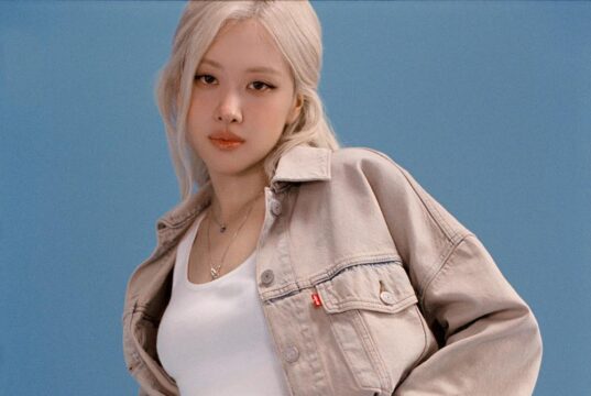 Gaya Preppy Ala ROSÉ Berubah Total, Simpel, Longgar, tapi Tetap Elegan gaya preppy ROSÉ BLACKPINK - sumber foto Istimewa