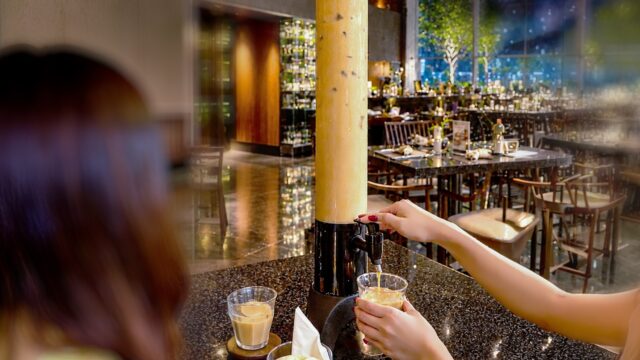 Coffee Tower Selection di Manhattan Hotel Jakarta sebagai rekomendasi tempat ngopi di Jakarta Selatan.